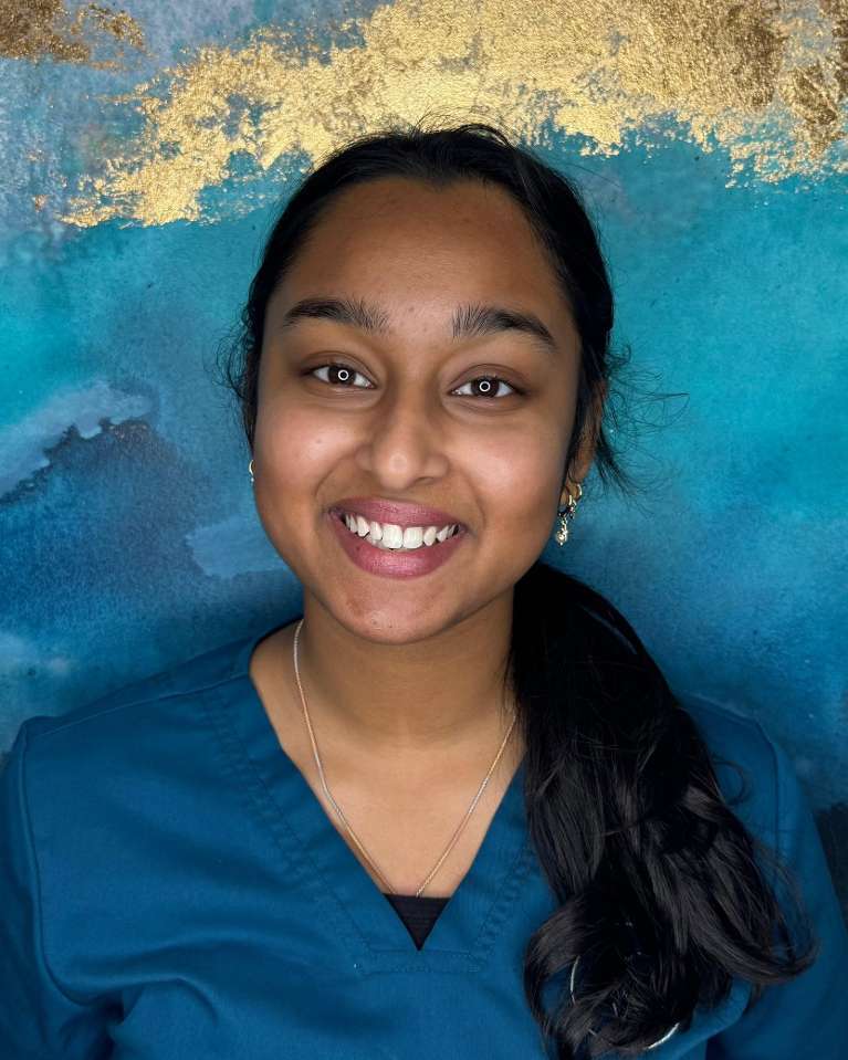 dental assistant with turquoise scrub top